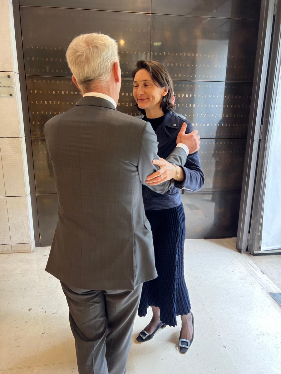 1res rencontres nationales « Recruter différemment par le sport », initiées par l’<a href="/APELS_/">Agence pour l’Éducation par le Sport - APELS</a> et le @Medef ce matin. Performance, persévérance, engagement collectif… sont des valeurs que l’entreprise comme le sport ont en commun et qui font d'eux des acteurs majeurs de l'inclusion.