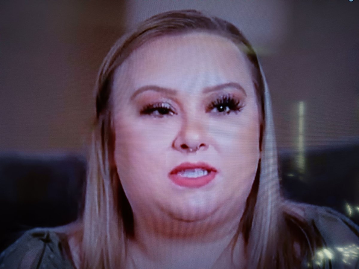 Will someone PLEASE help this woman with her eyelashes?! I'm constantly concerned that she might be having a stroke.
#seekingsisterwife #TLC #Reality_Show #RealityShow