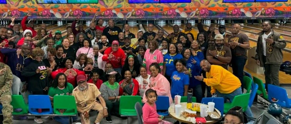 AKAEtaOmega's tweet photo. Eta Omega came together with our Divine 9 Brothers and Sisters to support and raise money for Big Brothers &amp; Big Sisters of Kentuckiana. Eta Omega raised over $2313
#BigbrothersBigsisters #AKA1908 #SoaringWithAKA #AKACENTRALREGION https://t.co/6k40epi1cY