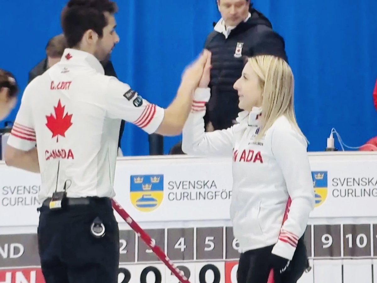 CANADA 🇨🇦 FOR THE WIN @TeamLottLott come storming back to defeat China 10-4 for a crucial win at the mixed doubles world curling championship. Canada is now 6-1 with two games left in the round robin. Top-three teams in each Pool of 10 teams advance to playoffs.