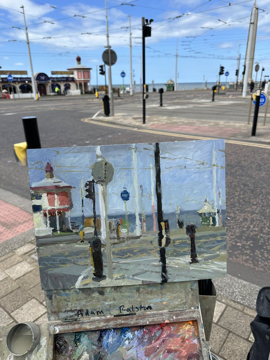Can’t remember the last time I painted out in Blackpool…good to be out, although very cold!!

#blackpool #northernart #seaside
#blackpooltram #northpier #oilpaintings #pleinairpainter
