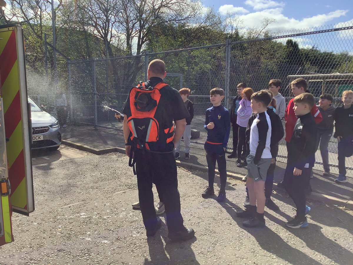 Great session on Water Safety with P6 from @SFRS_Larbert  we had great fun, thank you! #antohandwb