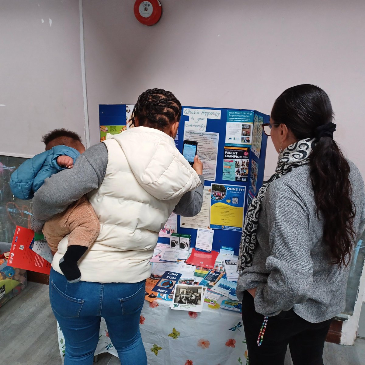 West Putney officers worked alongside MPSRoehampton today for a VAWG event at Women's Network Coffee Morning at Alton Activity Centre, Roehampton.  
Thank you for everyone that came and talk to us. 
#AltonActivityCentre
#MPSRoehampton