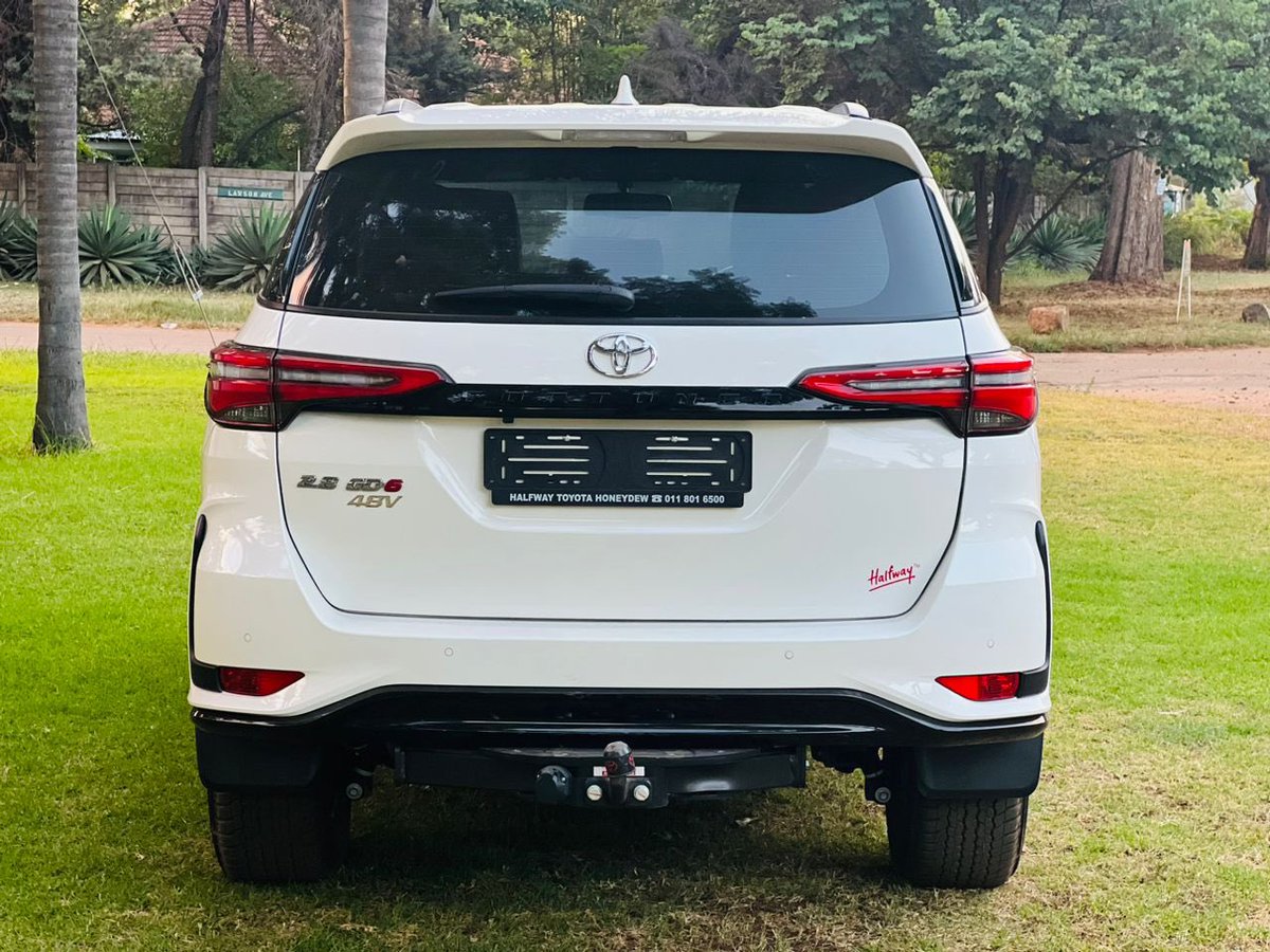 Toyota Fortuner 2.8GD-6 Hybrid  Diesel Brand 🆕   Year model 2024 Pearl Colour automatic 4X2 gearbox Delivery mileage S.A make  7 seater ,front heated seats Ambient lighting,parking assist  Lane keeping assistance  Electronic booty Towing inch,front bumper  Daylight running