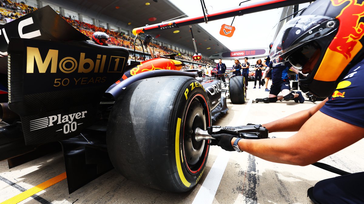 Gold vibes only! 🤩 

@redbullracing showcasing Mobil 1's 50th anniversary at the #ChineseGP! 😮‍💨🇨🇳

@F1 @mobil1racing @mobil1 #Mobil1 #Mobil1TheGrid