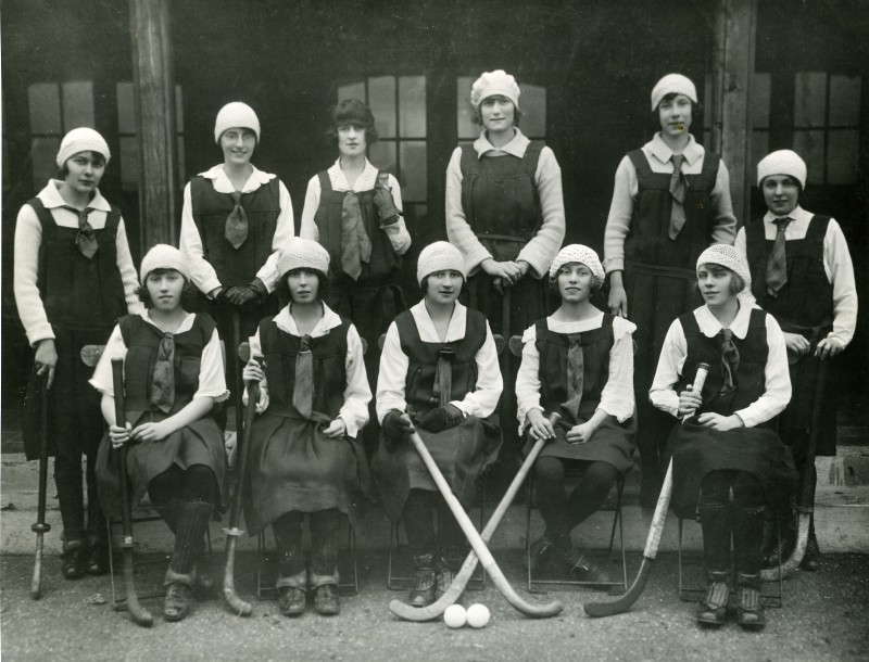 Did you know Sainsbury’s established their own Sports club in 1922 for its staff. The Griffin Athletic Club grew from just football and cricket to cover tennis, bowls, hockey, netball, swimming and darts. #SportsArchive #Archive30 Read more about it here: sainsburyarchive.org.uk/story/stories/…