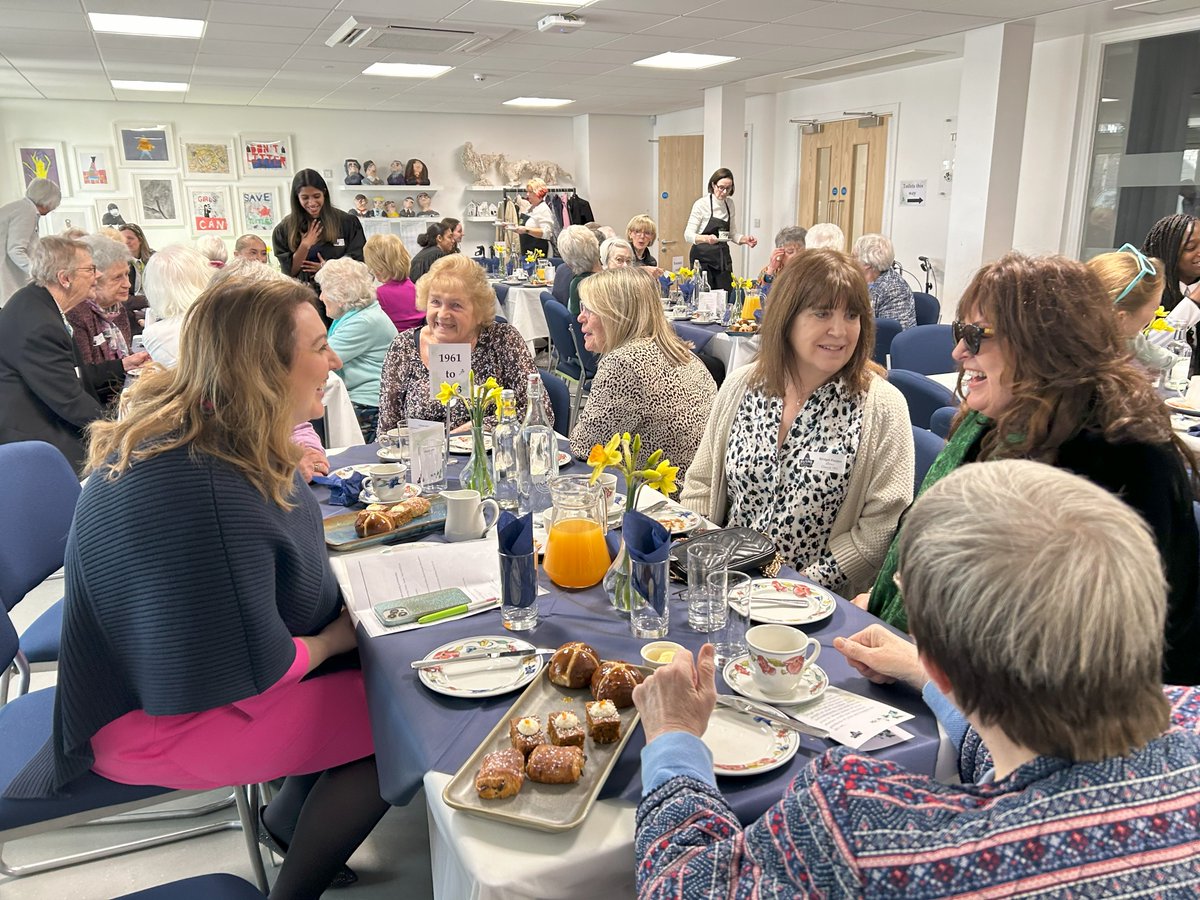 On the last day of the spring term, Ms Davies hosted the Ivy Link coffee morning for alumnae and former school staff. bit.ly/springcoffeemo… @GDSTAlumnae @CroydonHigh @GDST #everygirleveryday #gdstspirit