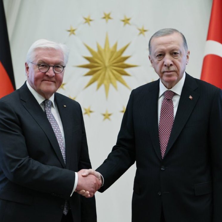 bosunatiklama's tweet photo. Cumhurbaşkanı Erdoğan: "Almanya Cumhurbaşkanı ile vize serbestisi hakkında görüştük." https://t.co/N7aybrrEzg