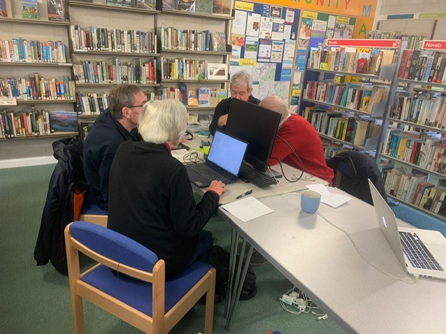 Our DigiBus team visit libraries in #Gloucestershire helping people with digital skills. @gloslibs ➡️Join us at Winchcombe Library Friday 26th April Call 07878 250 111 for an appointment #digitalinclusion