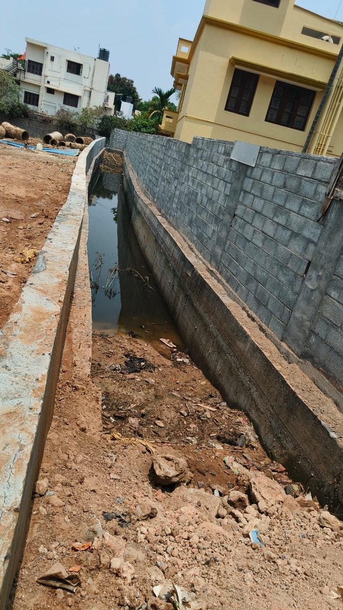 DurgaM010151447's tweet photo. Blocked drainage is causing dangerous water overflow, endangering lives and property. Immediate action is needed to repair and maintain the system. Failure to act promptly reflects poorly on your commitment to our community. Prioritize our safety by fixing this crisis now https://t.co/uLZEBmFWXr