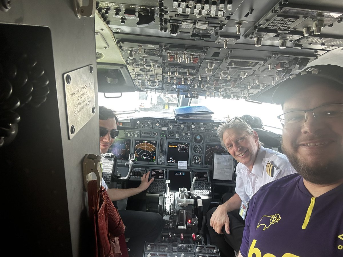 DannyHughesDowd's tweet photo. When the pilot clocks the badge and invites a fellow ram to the cockpit. WE ARE MASSIVE 🤣 #dcfc #dcfcfans https://t.co/4klGG1X6Pd