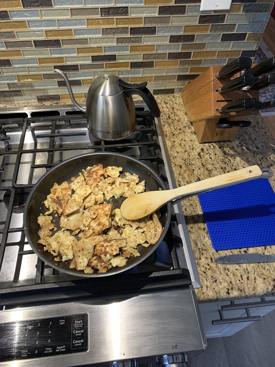 Stefeenew's tweet photo. Officially Passover #MatzoBrei https://t.co/juvcGsz8q8