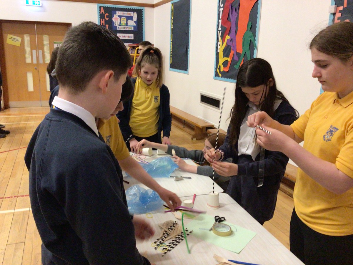 P7 really enjoyed an active STEM session today, thanks to S3 pupils and Science teachers from @BoclairAcademy, helping to develop skills of teamwork and problem solving.