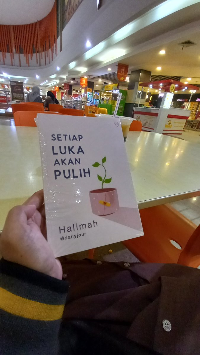 LuriHand's tweet photo. Karena Setiap Luka Akan Pulih..
Tidak Usah Berdalih, Karena Kelak Kan Beralih..

#TerimakasihLuka 
#NabilaTaqiyyah https://t.co/5OOCVa8e5t