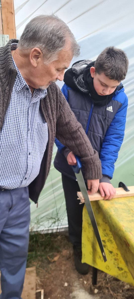 This week is Global Intergenerational Week. School gardens have proven successful contexts for intergenerational learning. 'Growing Together Outdoor Club' at @StMarysLargs is a great example of family groups learning together. #IntergenerationalWeekNA @EdScotLfS @NAC_Education