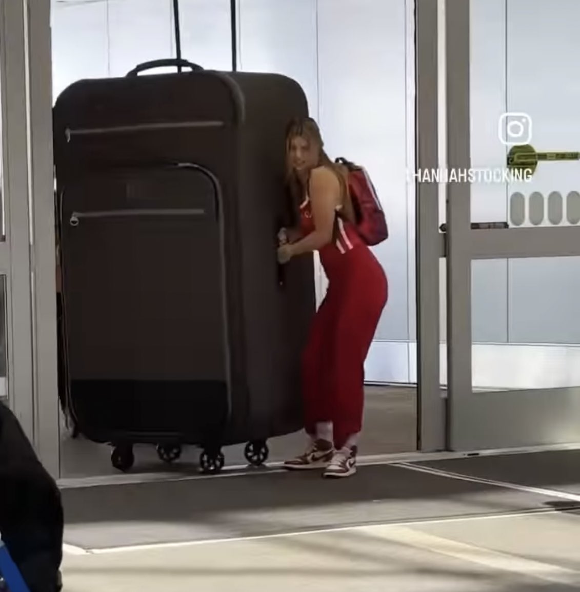 “We are traveling light come with only one bag” Women: