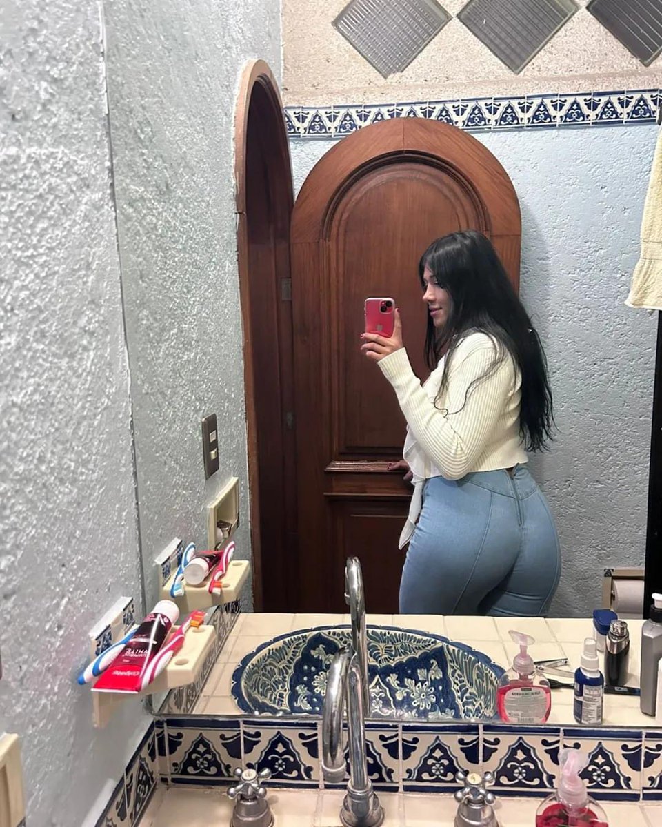 mariandboss's tweet photo. Hola RT y te mando la misma foto en tanguita 💖🌙🎀 https://t.co/lJGyTDHqGO
