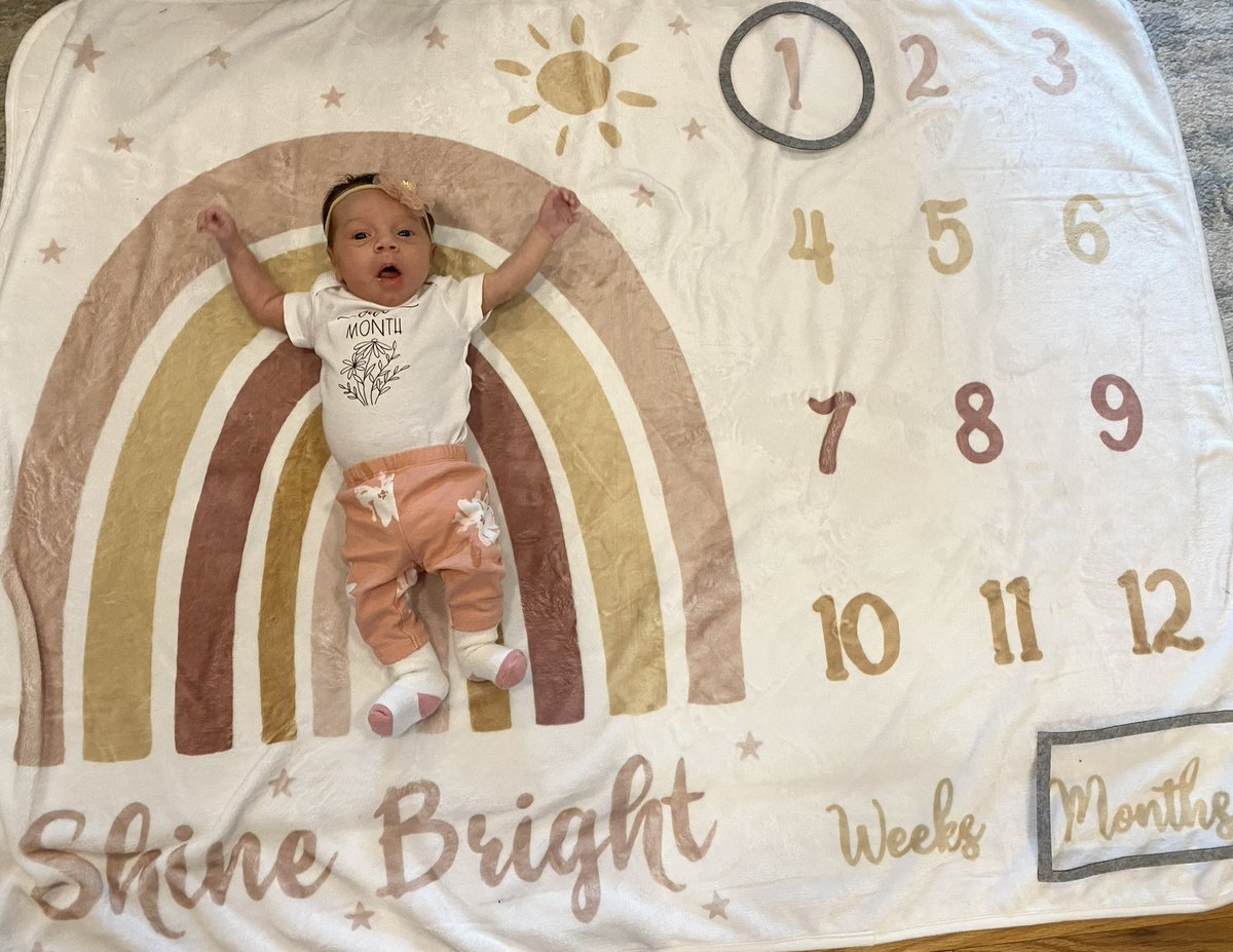 iitzKnight's tweet image. Typical me announcing something over a month late but I’ve leveled up from gamer to gamer dad everyone welcome Clara