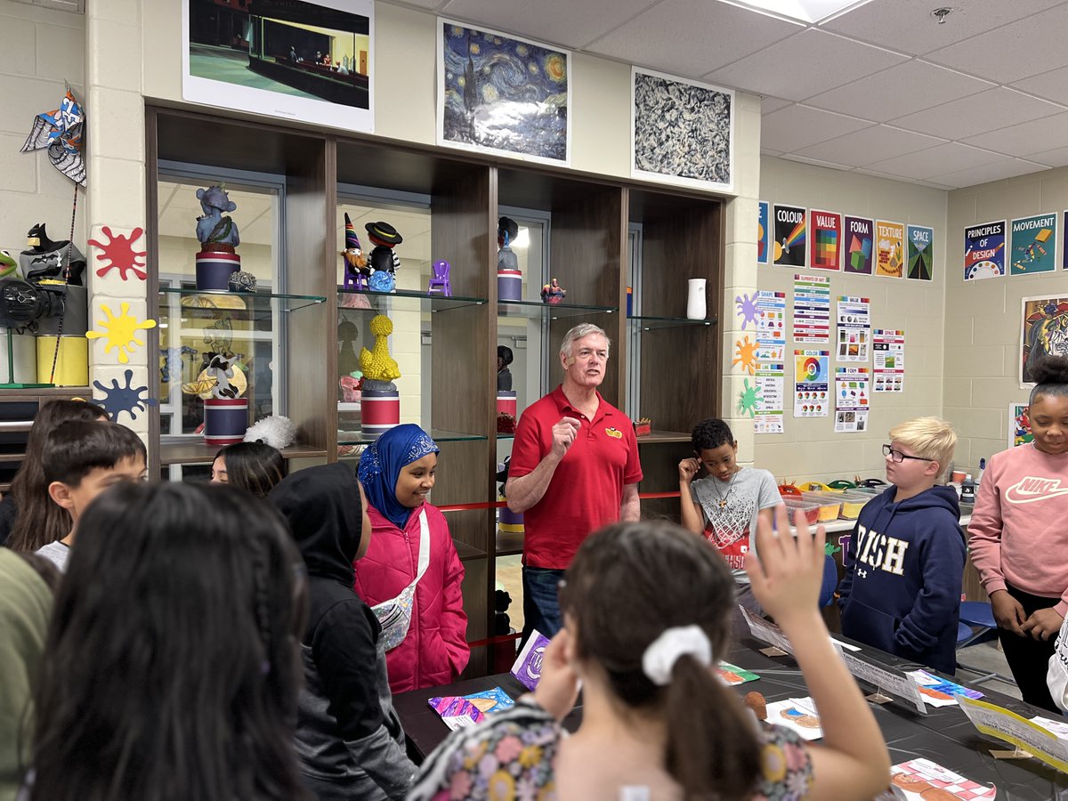 🍫🍒 5th-graders at @BryantSCCSD recently created model Twin Bings and proposed new flavors for the iconic chocolate! From pickle to coffee flavors, these kids' imaginations really took the Bing to new heights! Read the full story: bit.ly/bryants-twin-b….