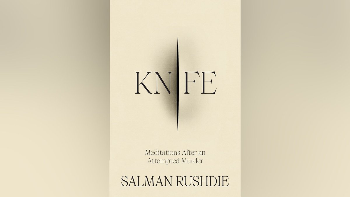 НОЖ И ВОЛЯ К ЖИЗНИ Салман Рушди — прекрасный писатель. На мой взгляд — великий. Я начинаю именно с этого, а вовсе не с покушения на него, которое произошло в августе 2022 года, и не со смертного приговора, вынесенного ему много лет назад аятоллой Хомейни за поразительную книгу…