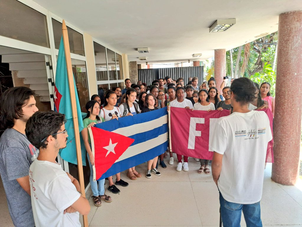 Tuvo lugar hoy en el <a href="/ISRICuba/">ISRI Cuba</a> mitin de solidaridad de los estudiantes con sus pares estadounidenses detenidos por protestar contra el genocidio en Gaza 🌎🇨🇺.

#FreePalestine