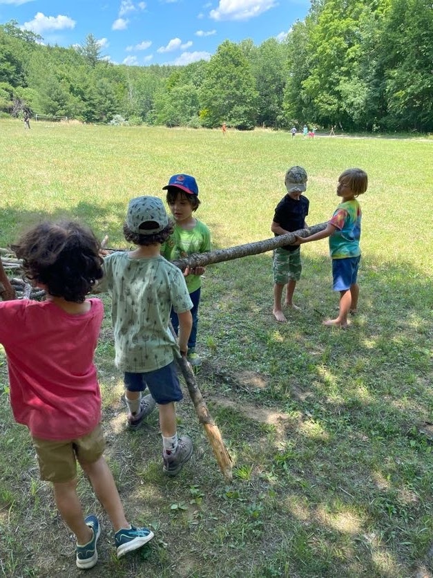 🌱 Exploring the wonders of nature at Earthworks Camp! 🌱 Learning to work together to make things easier.