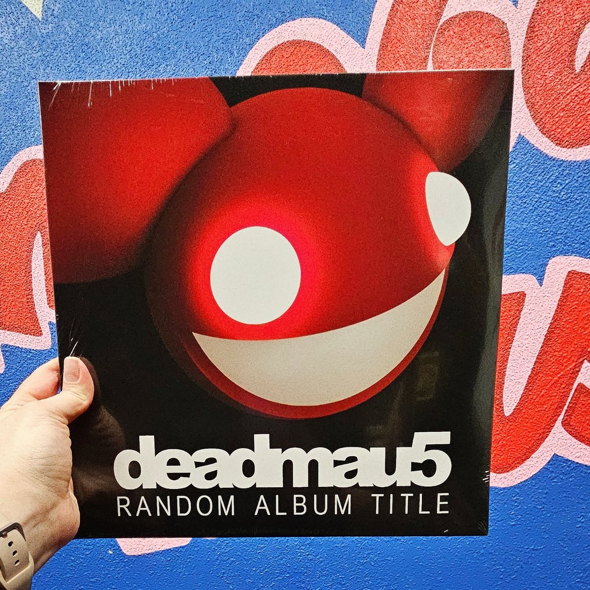 .@deadmau5 is signing the new vinyl release of 'Random Album Title' at Amoeba Hollywood tomorrow (April 25) at 12pm! Tickets for this event are available now with pre-order of the 'Random Album Title' LP in-store only at Amoeba. Space is limited! Info: bit.ly/3VNS4pa