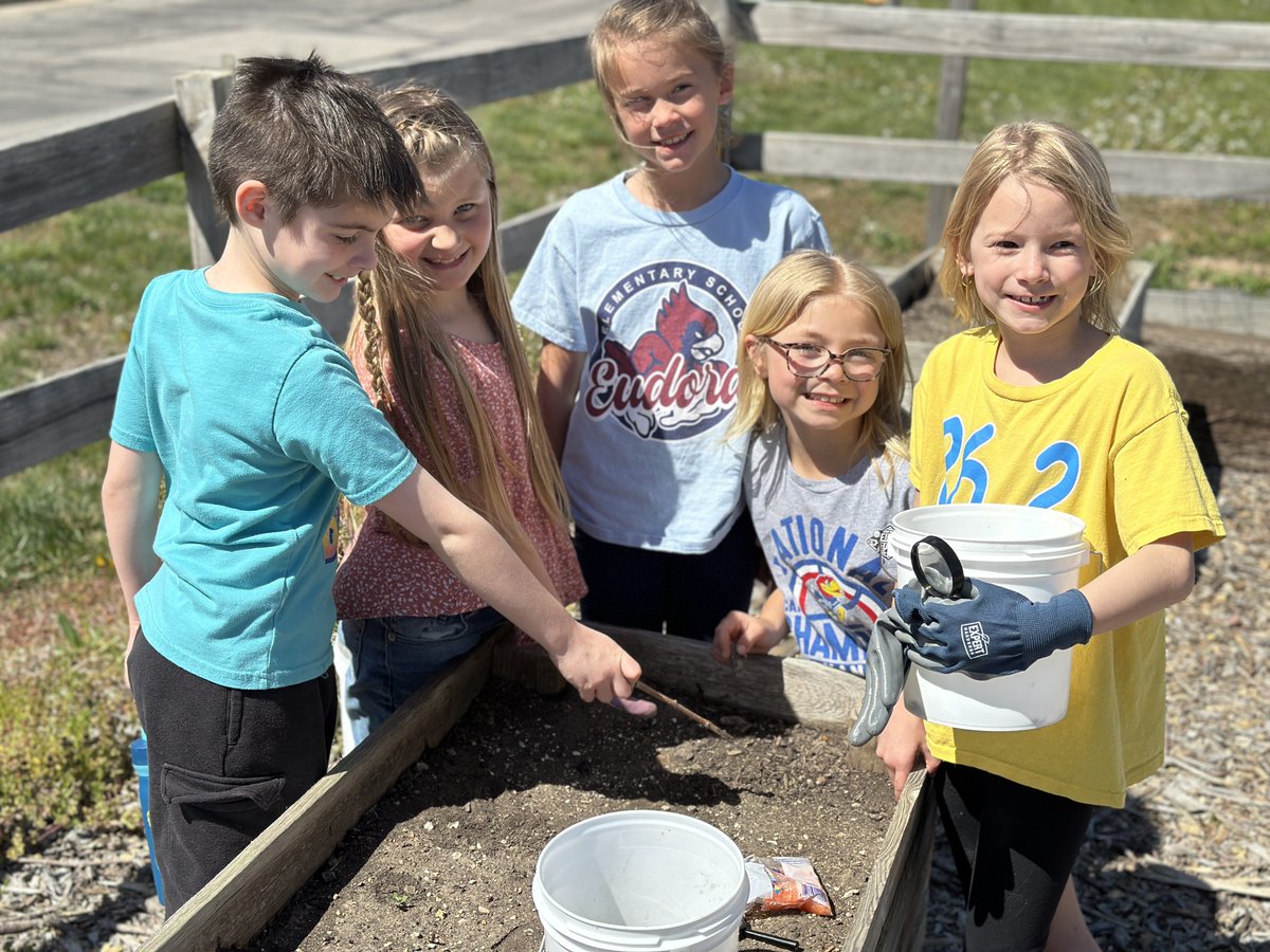 With the weather getting warmer Mrs. Jackson's class loves getting to explore the garden to learn about plants and bugs! With the help of @491Foundation they received new tools to help with their garden renovations! #EudoraProud