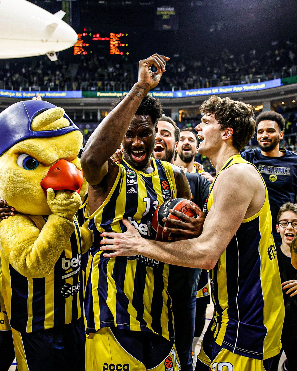 Arma için son topa kadar savaşıyorlar... Seni çok seviyorum Fenerbahçe Beko.