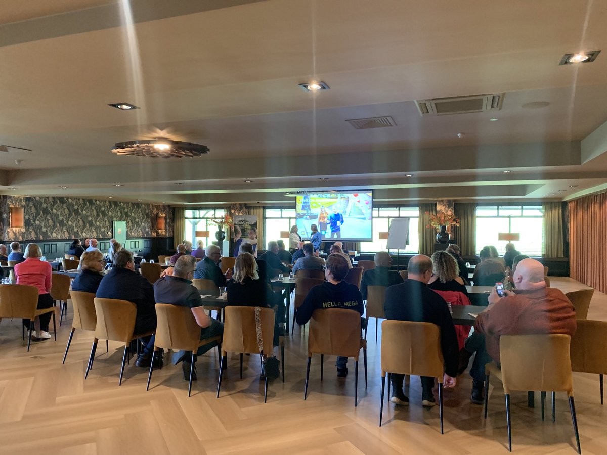Erwin Bloeming (@erwinbloeming) on Twitter photo Volle bak <a href="/vandervalk/">Gijs van der Valk</a> @zuidbroek <a href="/Middengroningen/">Midden-Groningen</a> bij Inspiratiebijeenkomst #RaboClubSupport 35 clubs willen aan de slag met toekomstbestendigheid en circulariteit <a href="/Rabobank/">Rabobank</a> <a href="/HuisvoordeSport/">Huis voor de Sport</a> <a href="/Camielbuursma/">Camiel Buursma</a> Volle bak <a href="/vandervalk/">Gijs van der Valk</a> @zuidbroek <a href="/Middengroningen/">Midden-Groningen</a> bij Inspiratiebijeenkomst #RaboClubSupport 35 clubs willen aan de slag met toekomstbestendigheid en circulariteit <a href="/Rabobank/">Rabobank</a> <a href="/HuisvoordeSport/">Huis voor de Sport</a> <a href="/Camielbuursma/">Camiel Buursma</a>