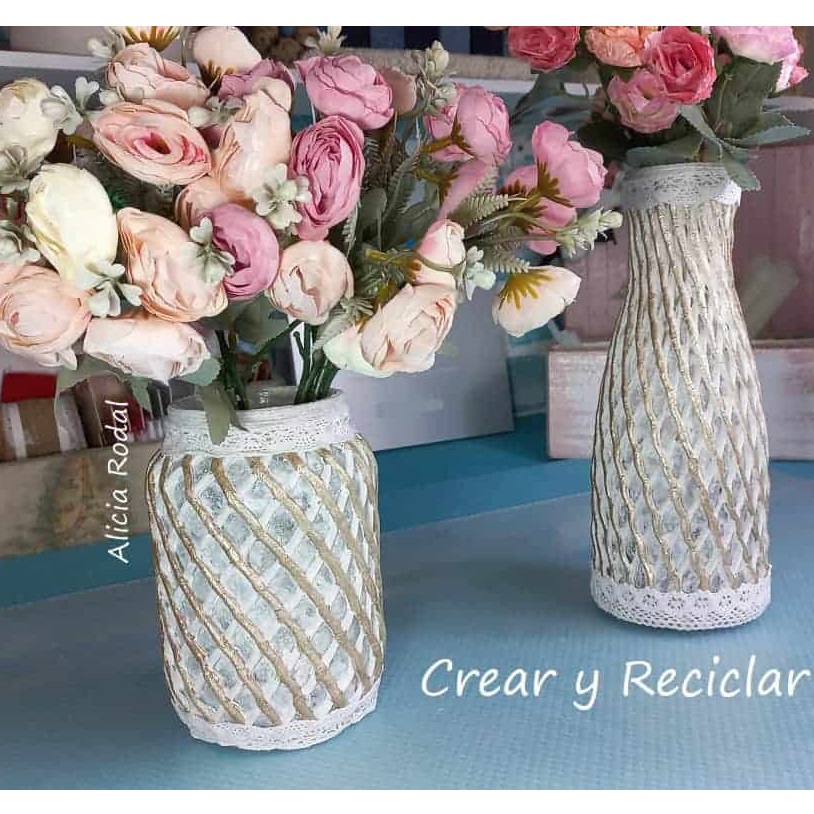 Decoración elegante para tu casa: 2 ideas creativas para decorar frascos de vidrio crearyreciclar.com/decoracion-ele… 👉Suscríbete!!! 🔔COMPARTE 💖 #crearyreciclar ✅ #diy #manualidades #hazlotumismo #reciclaje #vidrio #decoración #HowTo #reciclar #ideas #regalar #botelladecorada