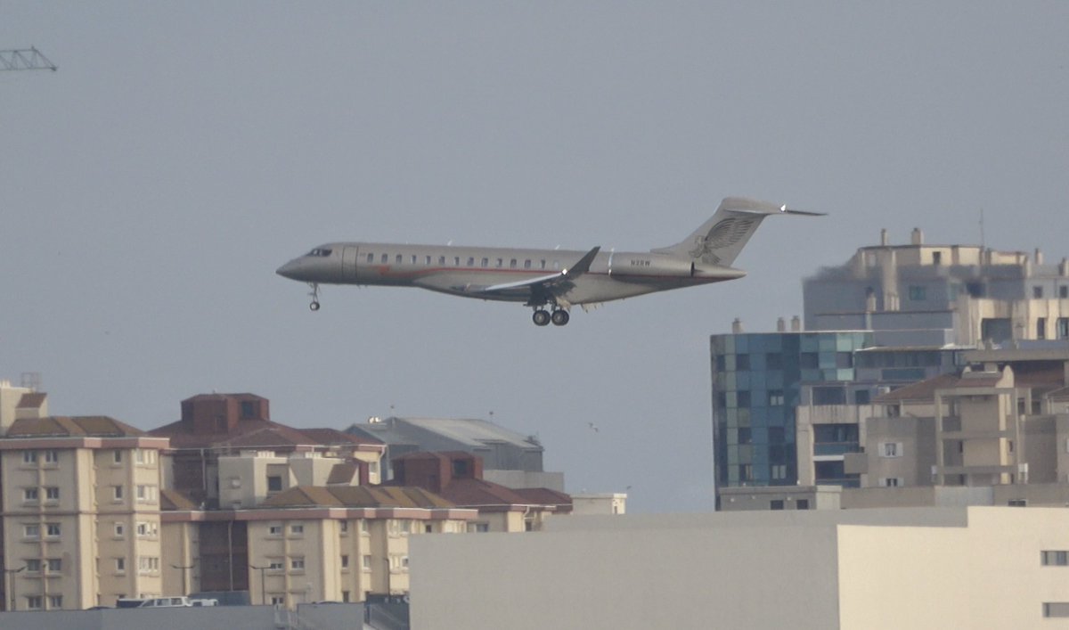 mi6o25's tweet image. Did anyone else see this beauty come in? American Plane Landing at Gibraltar.
#Bombardierglobal7500
@1anMackie u missed me coming in on my plane. I think me and you should have a competition between mine and your D-SUGR 🤣