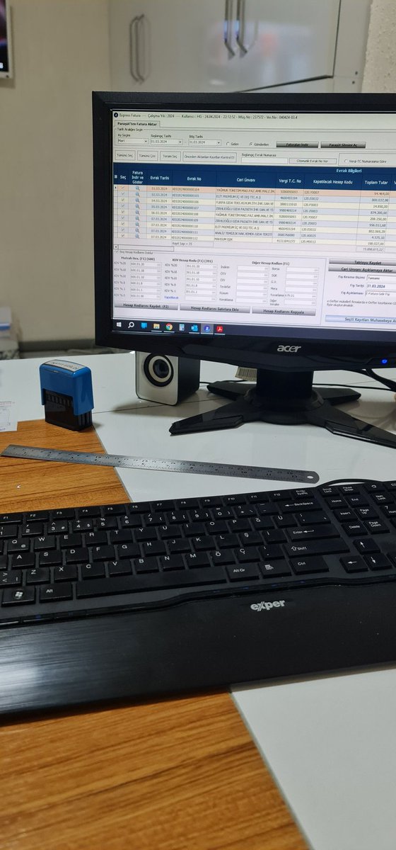 Saat yine gece 22.00 biz yine çalışıyoruz. <a href="/HMBakanligi/">T.C. Hazine ve Maliye Bakanlığı</a>  arkadaşlar rahat uyusun. Sayın <a href="/memetsimsek/">Mehmet Simsek</a>  hala duymasın bizi. #MuhasebeYanginYeri