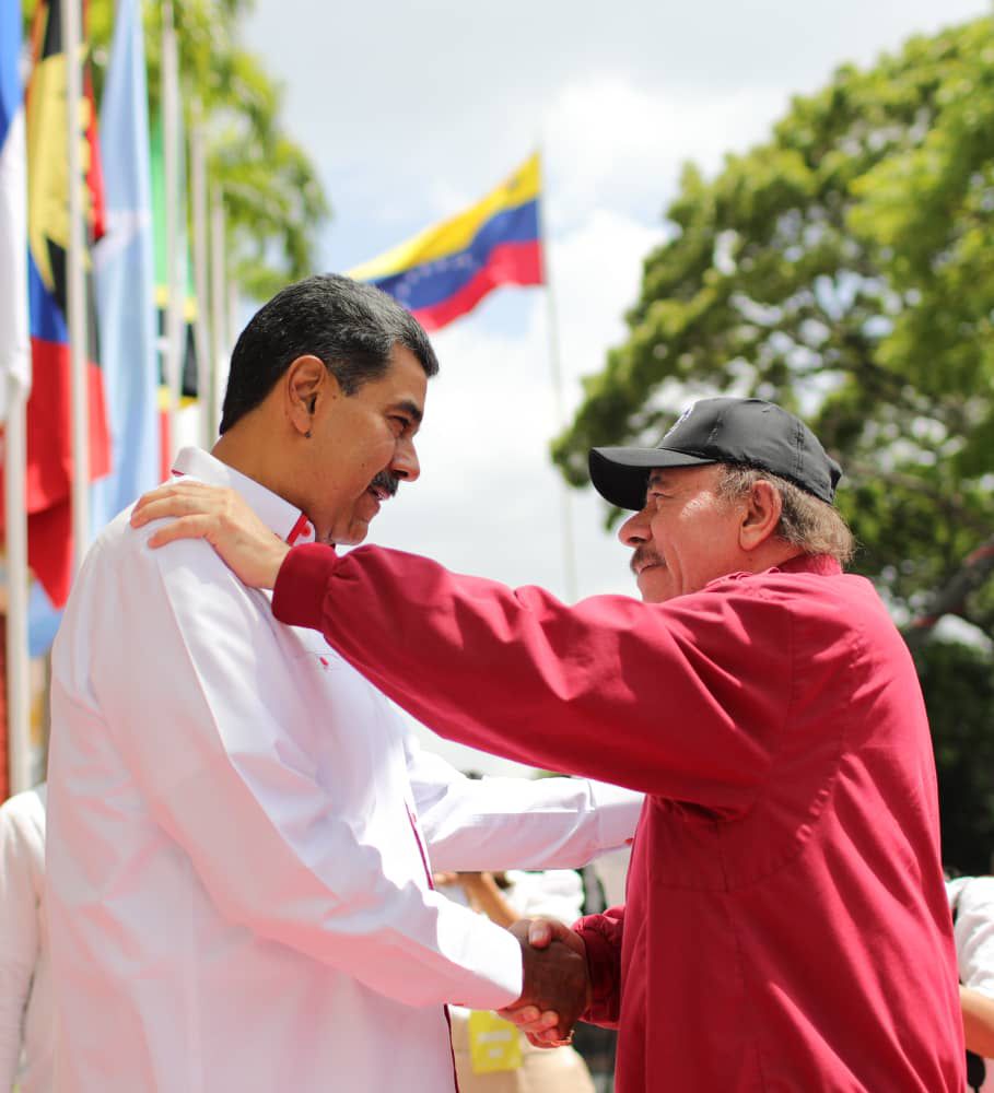 cparlamentonic's tweet photo. #EnFotos 📸 

El presidente de la República Bolivariana de #Venezuela, Nicolás Maduro recibe al presidente de #Nicaragua Comandante Daniel Ortega, quien participará en la XXIII Cumbre de la ALBA - TCP en el Palacio de Miraflores. https://t.co/2M68EBVpsM