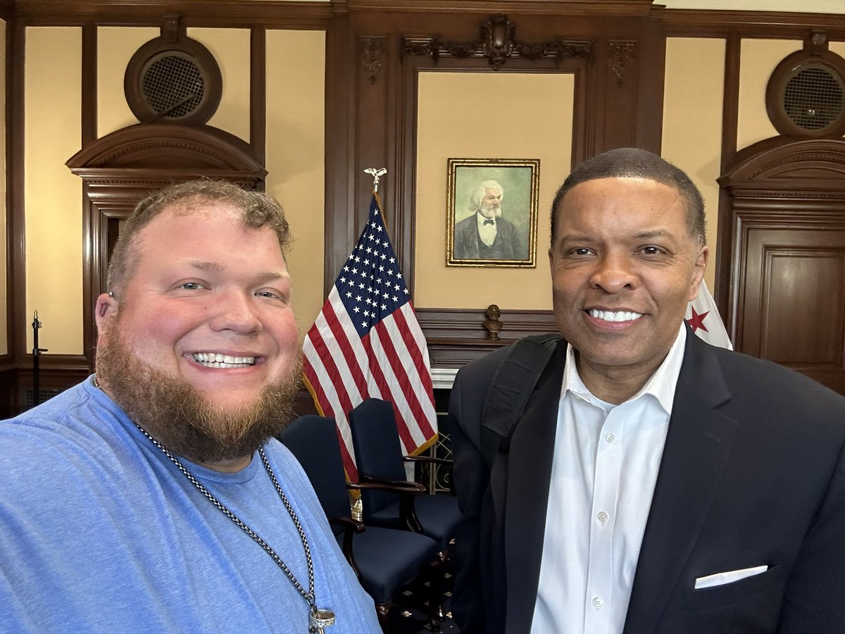 Poth2887's tweet image. I got to work with the one and only @MarkHallTV on a story about DC's sign language interpreters for Mayor Bowser. It alway a honor to work with one of the stations talented anchors on a great story. Let do it again soon.