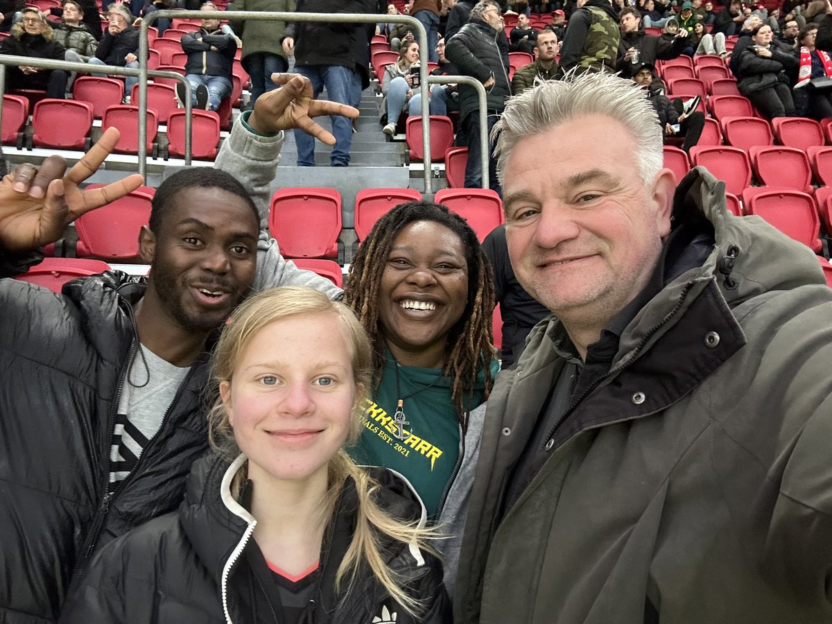 Another day, another game. Here with my Nigerian colleague Olawale Olukunga (who does not know that nobody is of the level of Nwanko Kanu) and the #lachvandedag #ajax #ajaexc