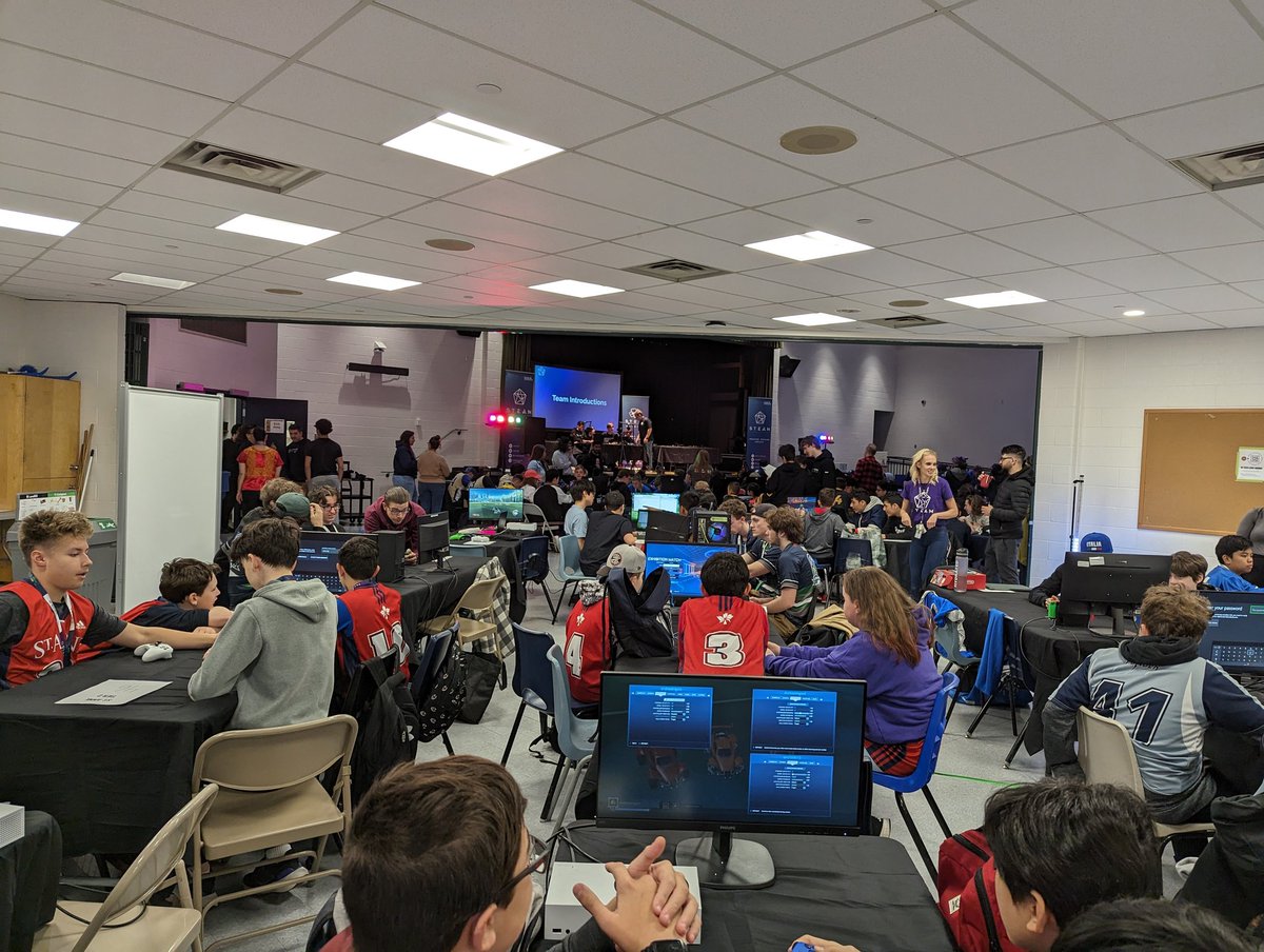 Well represented @HCAA2017 <a href="/hcdsbsteam/">HCDSB STEAM</a> Rocket League Tournament today. <a href="/St_Andrew145/">St. Andrew School</a> took 3rd place overall 🥉 @NotreDameHCDSB . Way to go Avengers!!