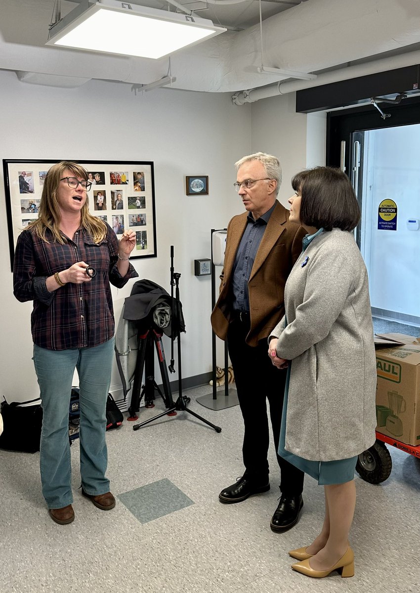 1/ Aujourd'hui à Charlottetown, le député @SeanCaseyLPC et moi avons visité le 203 Fitzroy, un projet de logement abordable du @cmha_pei. 

Soutenu par notre initiative de logement rapide, ce complexe de logements modulaires a vu le jour en moins d’un an.