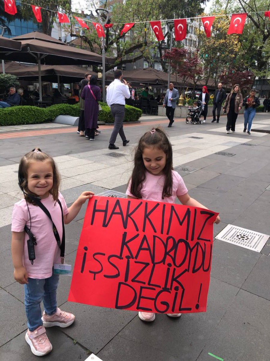 KlarSad19879's tweet photo. TaşeronsuzBirMayıs
Emeğinize ekmeğimize dokunmayın sesimizi kısmayın 
@isikhanvedat @RTErdogan
@AliYerlikaya @SibelSuicmez 
@ahmetmgenc https://t.co/BgXmDDRn3D