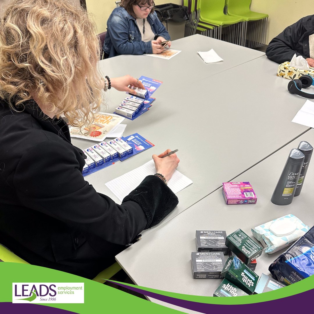 LEADSEmployment's tweet photo. Leads youth volunteers are putting together the community project that they donated to the London Food Bank.
We want to give a huge shout out to all our amazing volunteers who have given their time, energy, and resources to support our communities! #leadsemployment #ldnont https://t.co/vhCx2aZ2zv