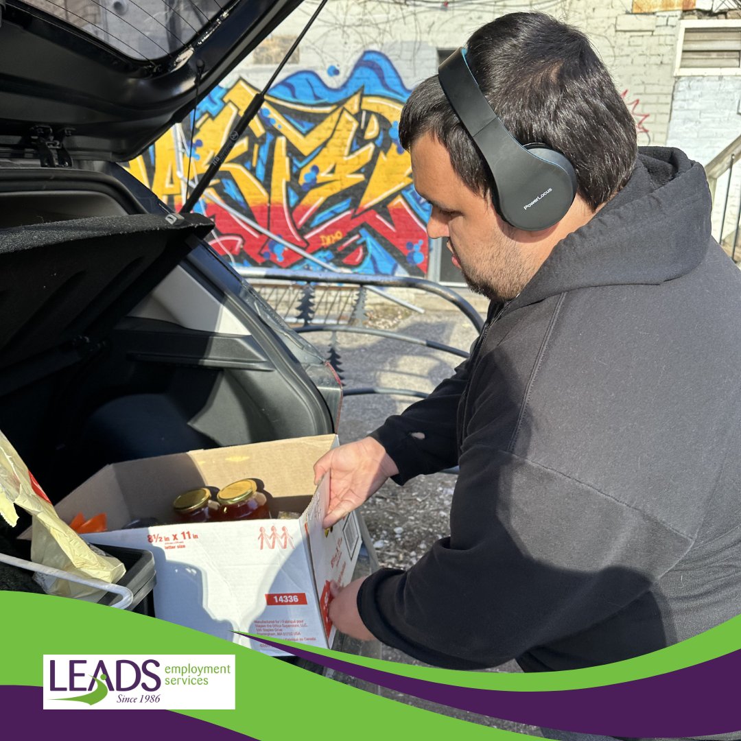 LEADSEmployment's tweet photo. Leads youth volunteers are putting together the community project that they donated to the London Food Bank.
We want to give a huge shout out to all our amazing volunteers who have given their time, energy, and resources to support our communities! #leadsemployment #ldnont https://t.co/vhCx2aZ2zv