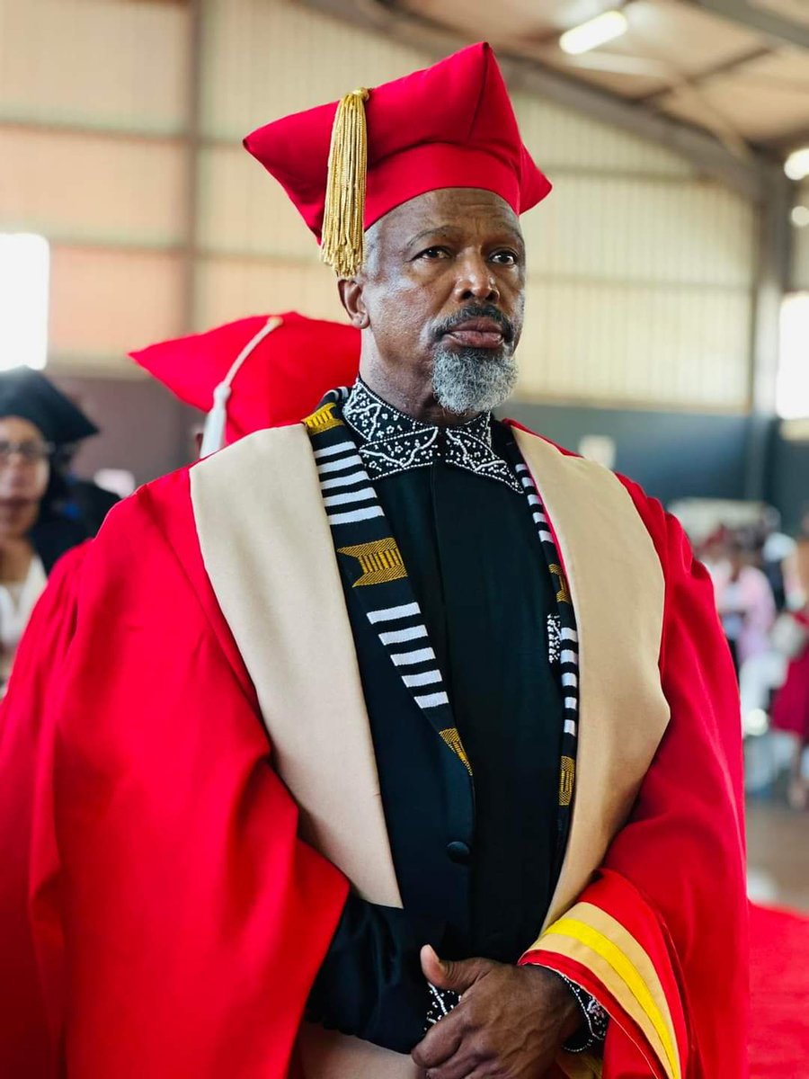 vmalete1's tweet photo. He deserves it, Dr Mashoba-a-dieta
@sellomkn @ChrisExcel102 @dailysunsa @RediTlhabi @DrBladeNzimande https://t.co/GqjfSyMecS