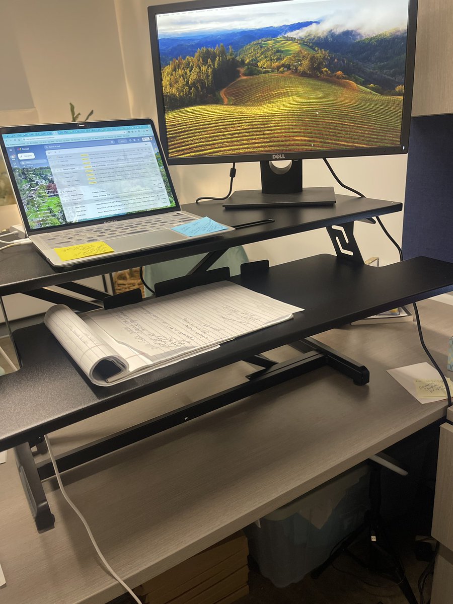 My #technicalgenius friend @PIE_Center_BCS @BradleySchools loves her new stand up desk converter! She’s excited about being able to stand while working. Glad we #tncoordinatedschoolhealth could help out! @TNSchoolHealth @TNRuralHealth #staffwellness