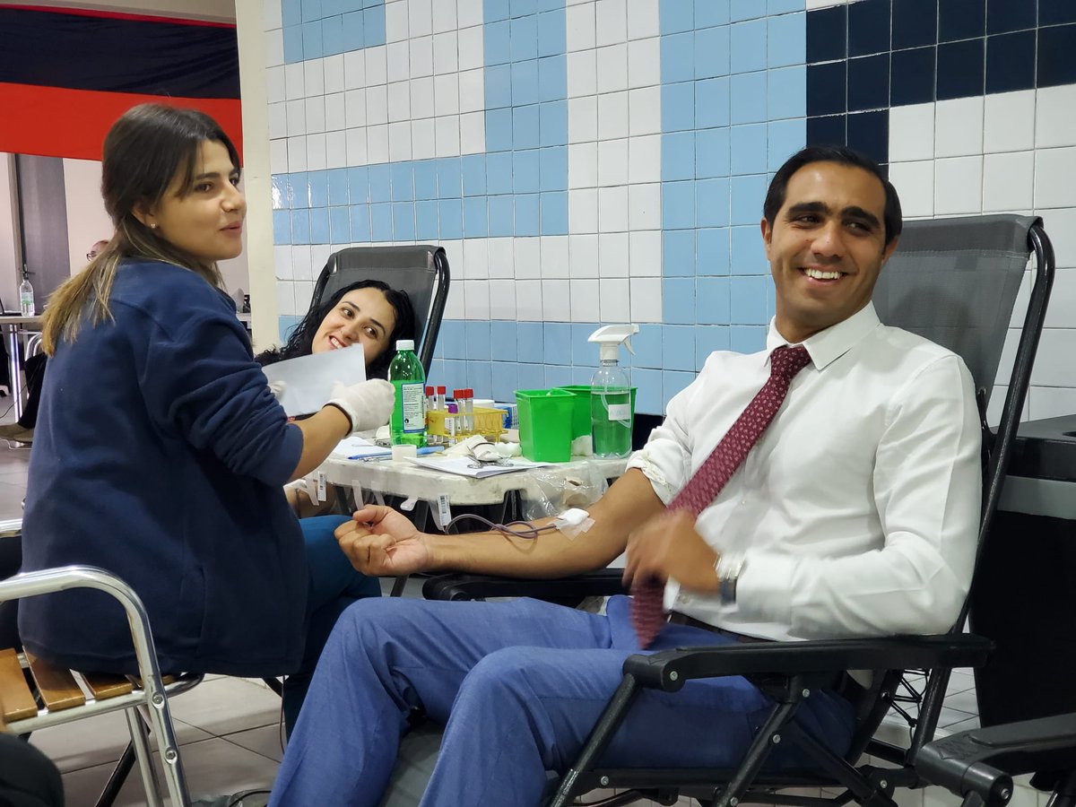 El subsecretario @JoseSatdjian donó sangre en la jornada organizada por la Colectividad Armenia y @NacionalSangre de @ASSEcomunica. La actividad tuvo lugar en el colegio Nubarian y se realizó enmarcada en recuerdo a las víctimas del genocidio armenio.