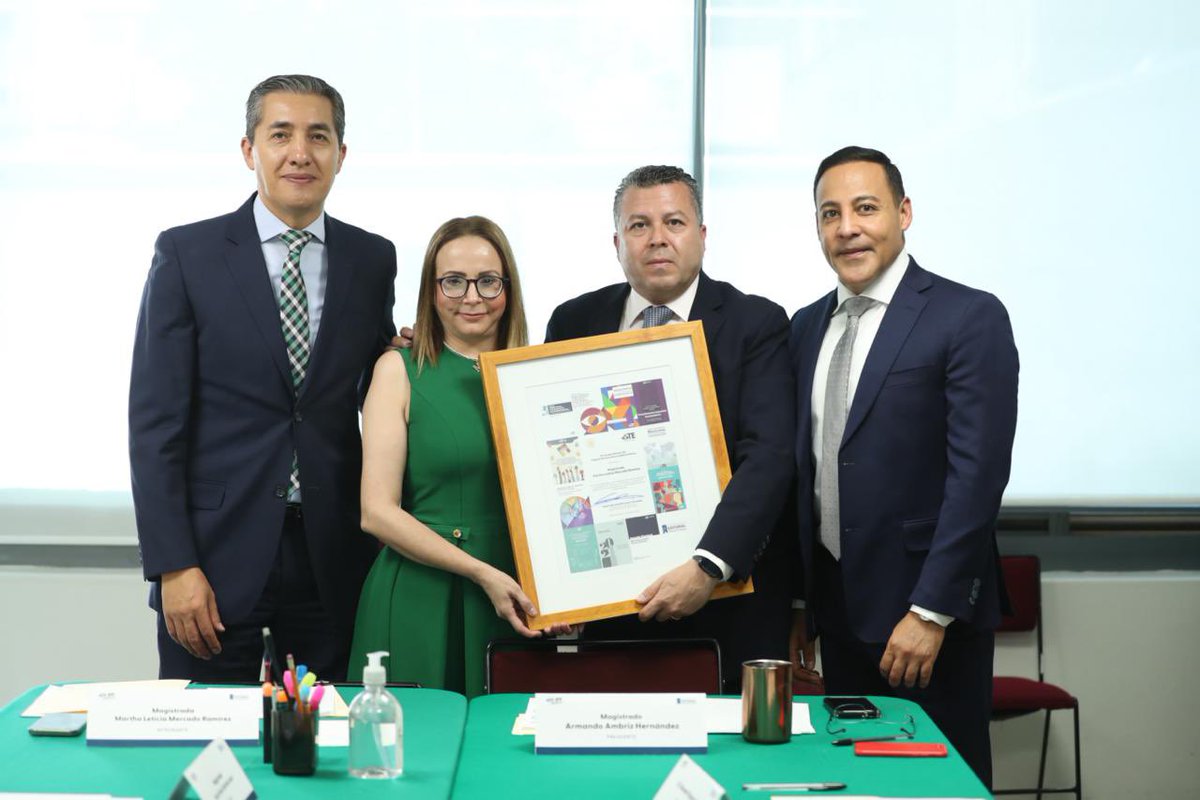 Agradezco al Consejo Editorial del TECDMX, encabezado por el magistrado presidente, Armando Ambriz Hernández, la entrega del reconocimiento por mi participación como integrante de este destacado consejo durante el periodo 2018-2024.