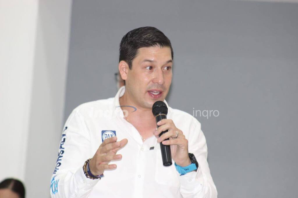 #AgendaAmbiental

El candidato a la Presidencia Municipal de El Marqués,  Rodrigo Monsalvo, entregó su Agenda Ambiental a los Ambientalistas de Queretaro.

En su mensaje dijo que sus propuestas son: 

1.Mas recursos para los vasos captadores de agua 

2.… ift.tt/ldU36nq