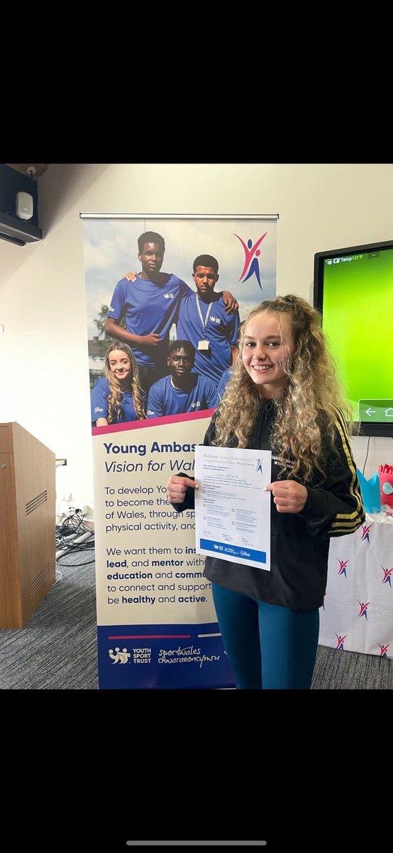 Well done to Daisy of the sixth form who went to Cardiff last weekend and is now a Platinum Young Ambassador and alumini.. @CastellAlun