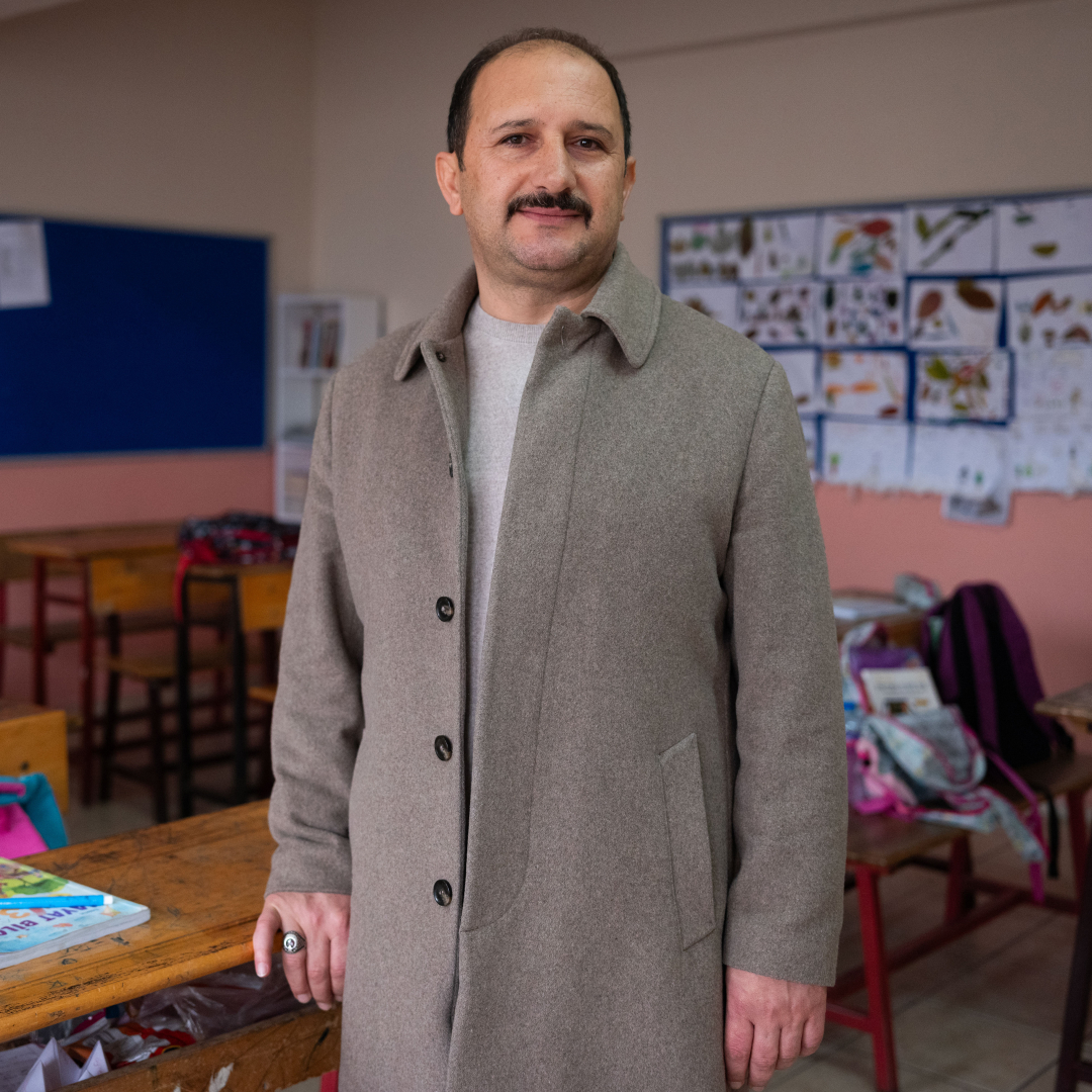 “For the children staying in tents, entering a newly painted school had a positive impact.” Ali runs a school in Antakya in southern Turkey, a town affected by last February's earthquakes. Using DEC funds, @savechildrenuk has rehabilitated schools damaged by the earthquakes.