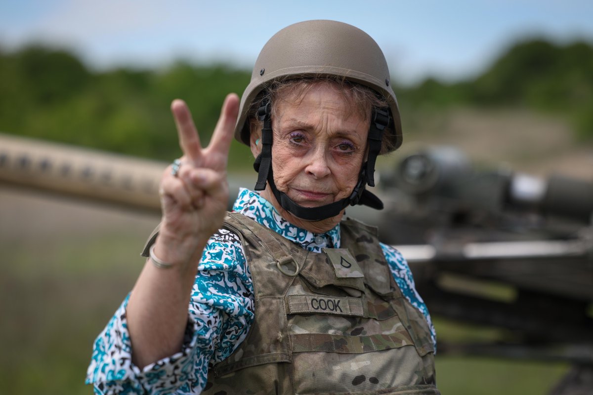 We loved hosting Veteran Redlegs from the 1st Infantry Division Field Artillery Association for their reunion! 📷: flic.kr/s/aHBqjBnzk4 #TeamSill #Redlegs #Artillery