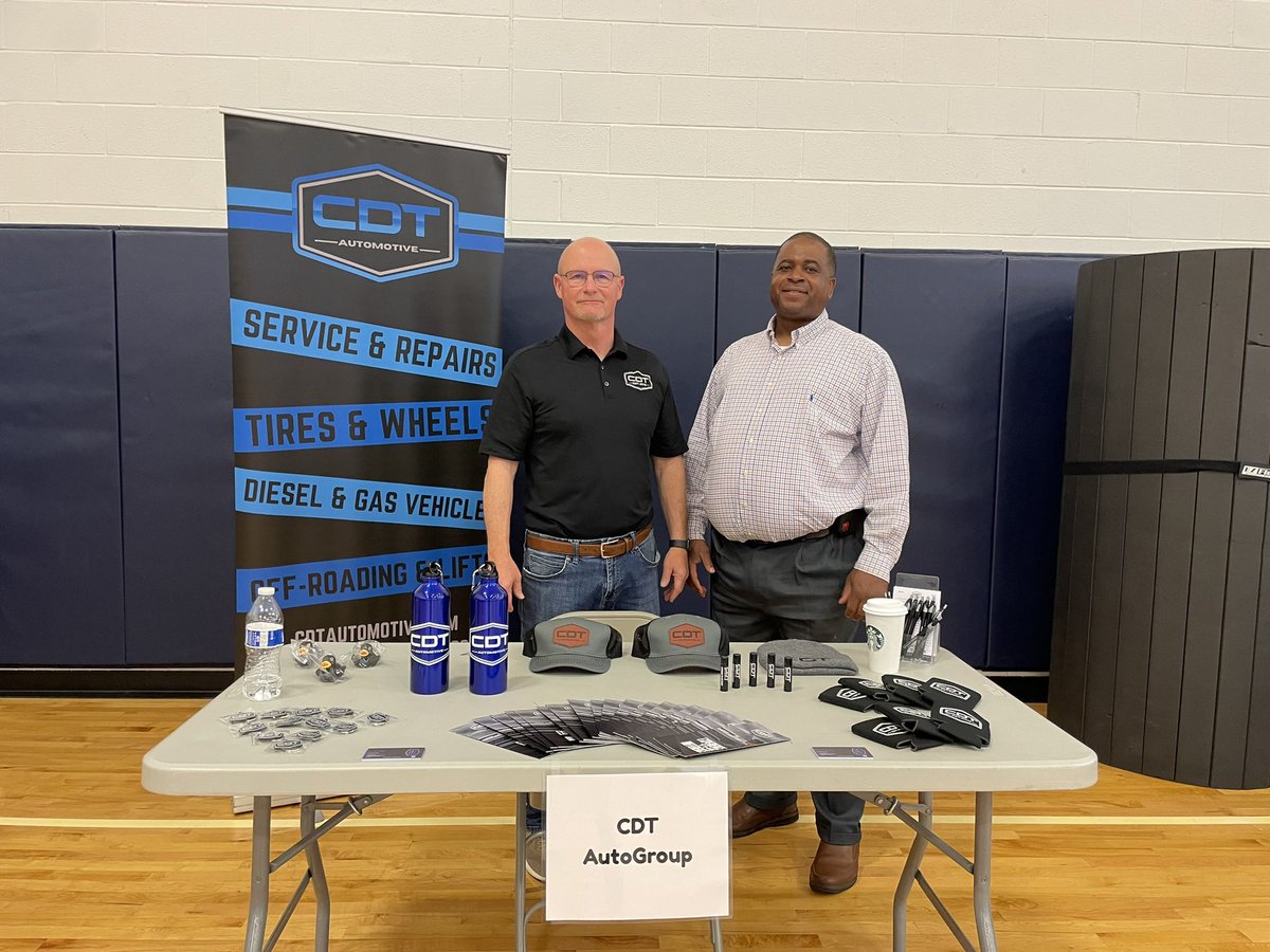 MrsGatesCDC's tweet photo. Today @WillowSpringHS hosted their first ever Skilled Trades Fair! We had over 215 students and 25 local businesses attend! Thank you to our sponsors: @StickBoyBreadFV @WSHS_PTSA @Starbucks (fuquay)! We couldn’t have done it without you! https://t.co/VMnfJAf8zn